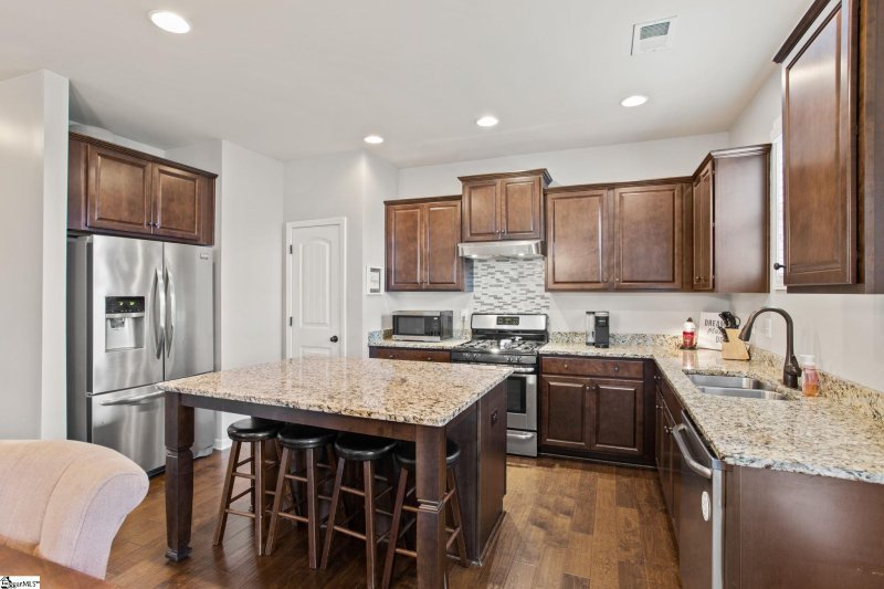 Property image 4 of 200 Marshfield Court in Rose Hill, Easley, SC 29642