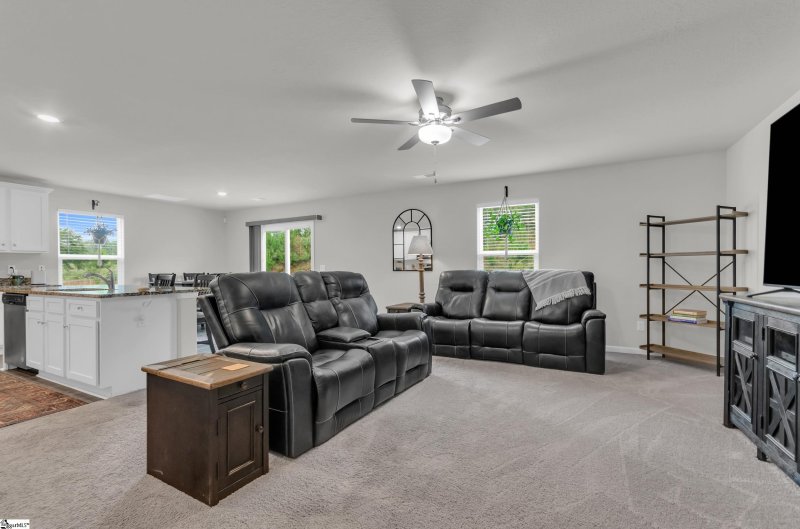 Property image 3 of 2014 Southlea Drive in Glen Meadows, Inman, SC 29349