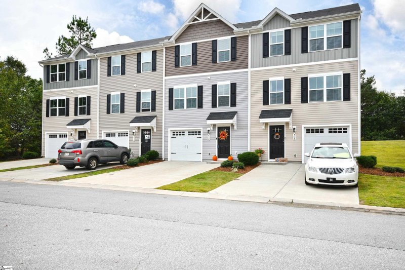 Property image 3 of 410 Brookshade Way in Baldwin Ridge, Simpsonville, SC 29680
