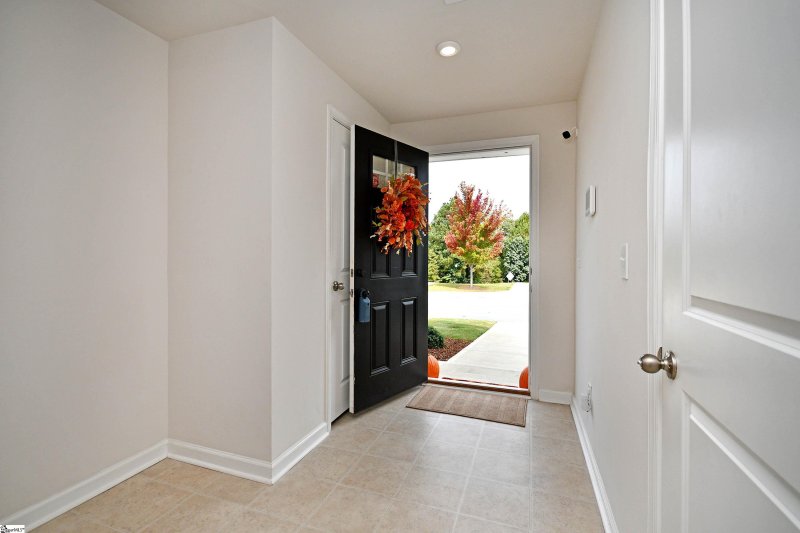 Property image 4 of 410 Brookshade Way in Baldwin Ridge, Simpsonville, SC 29680