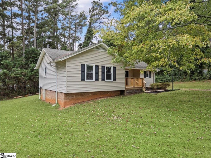 Property image 3 of 318 Sharon Lane in Whispering Pines, Easley, SC 29642