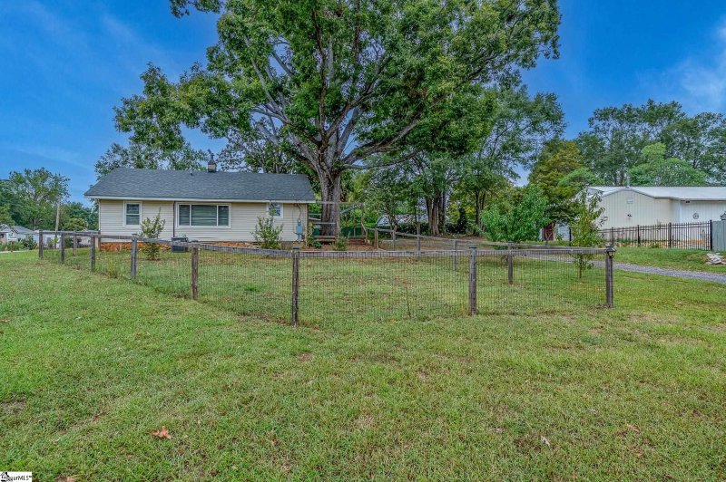 Property image 3 of 13 Meadors Avenue in Augusta Acres, Greenville, SC 29605