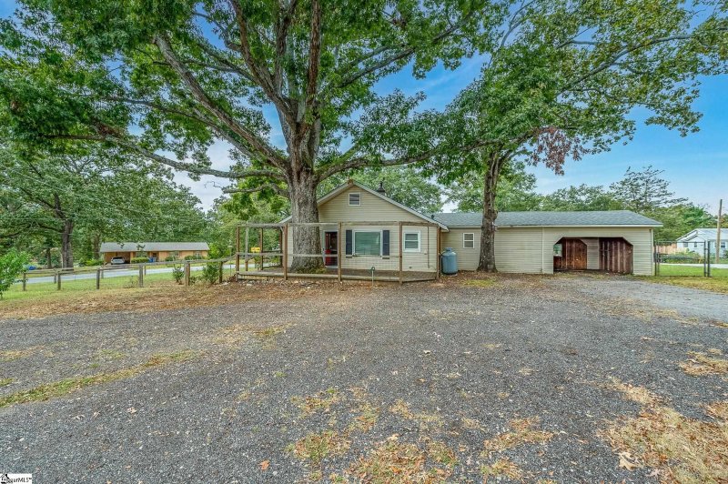 Property image 5 of 13 Meadors Avenue in Augusta Acres, Greenville, SC 29605