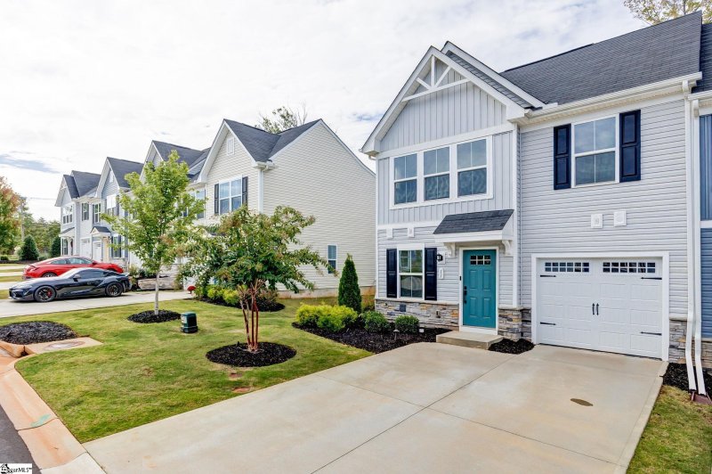 Property image 2 of 11 Hargrove Court in Creekstone Villas, Greenville, SC 29617
