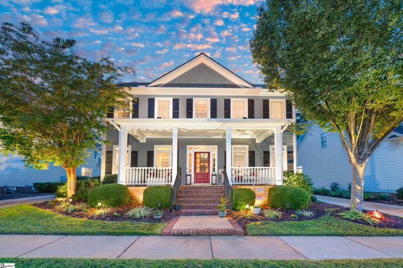 Tuscan Woods, Greenville community