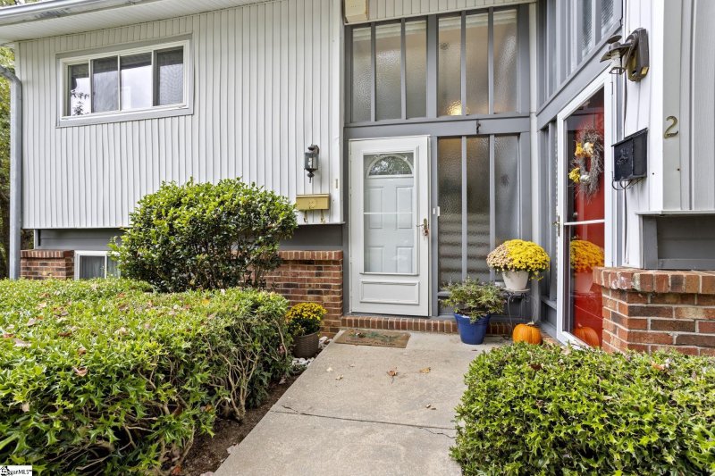 Briarcreek, Greenville Community