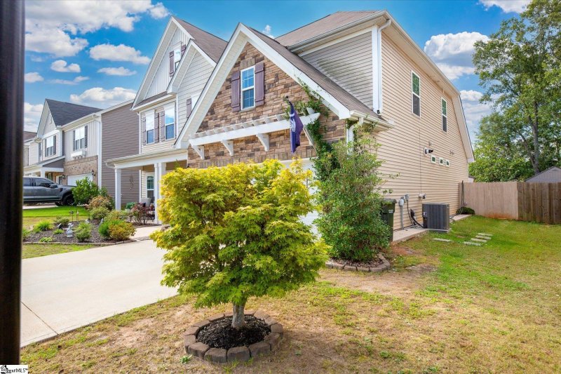 Property image 4 of 111 Crisp Cameo Court in Braeburn Orchard, Greer, SC 29651