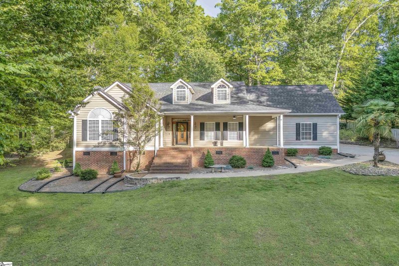 Property image 2 of 471 Sandalwood Drive in Georgetown, Easley, SC 29640