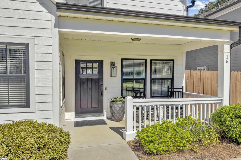Property image 2 at 16 Ridge Knoll Circle, Greenville, SC 29607