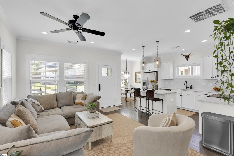 Property image 4 at 16 Ridge Knoll Circle, Greenville, SC 29607