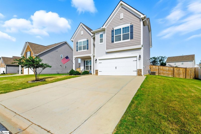 Property image 3 of 102 Pollyanna Drive in Harrington, Greenville, SC 29605