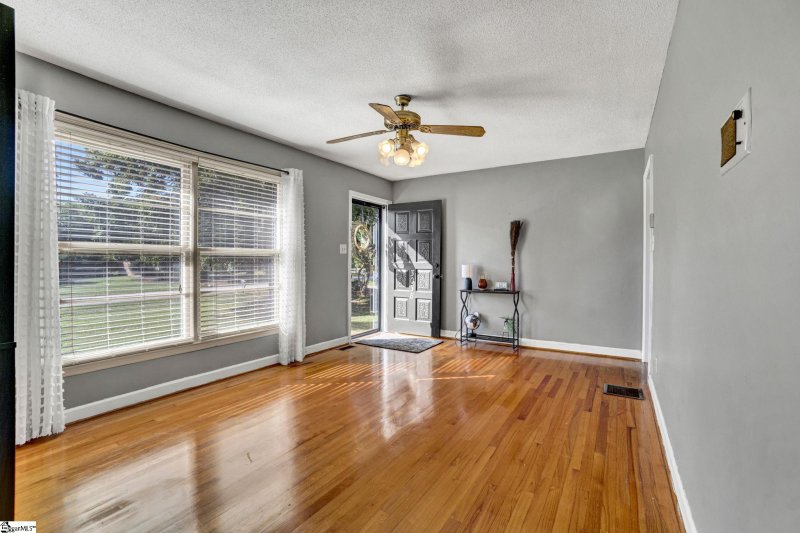 Property image 3 of 3038 Elmhurst Drive in Springfield, Boiling Springs, SC 29316