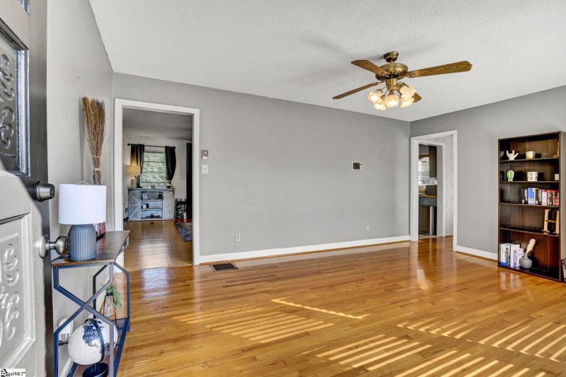 Property image 5 of 3038 Elmhurst Drive in Springfield, Boiling Springs, SC 29316