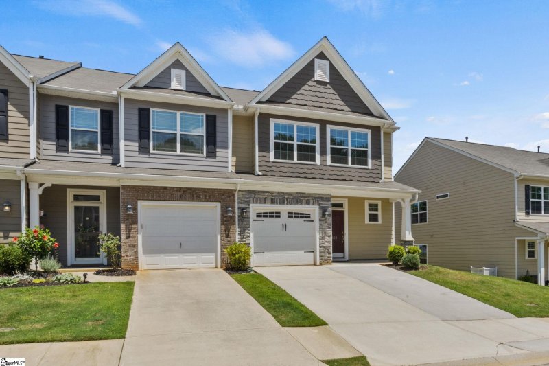 Property image 2 of 829 Appleby Drive in The Village at Adams Mill, Simpsonville, SC 29681