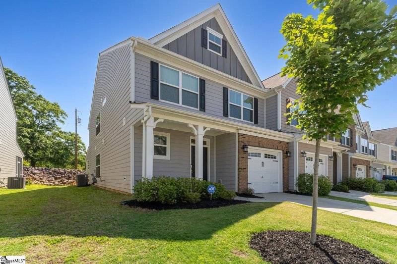 Property image 2 of 106 Cross Arbor Drive in Riverbrooke, Simpsonville, SC 29681