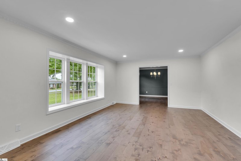 Property image 3 of 5 Belgrade Drive in Pelham Estates, Greenville, SC 29615