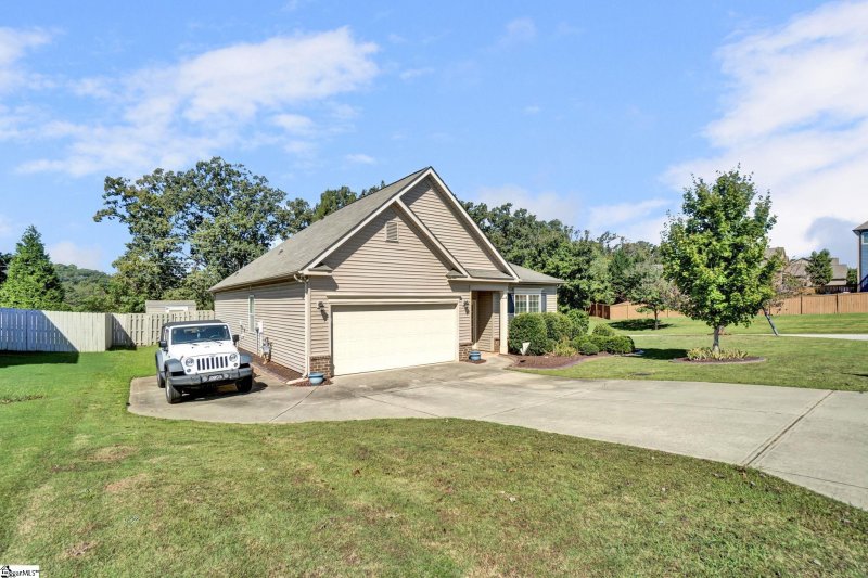 Property image 3 of 100 Amherst Way in Rose Hill, Easley, SC 29642
