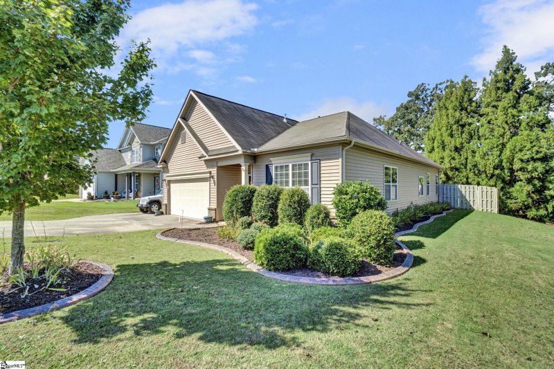 Property image 4 of 100 Amherst Way in Rose Hill, Easley, SC 29642