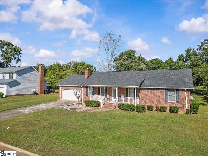 Property image 3 of 102 Spring Meadow Road in Foxwood, Simpsonville, SC 29680
