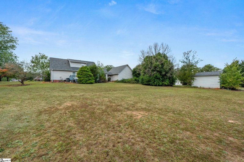 Property image 4 of 110 Peartree Lane in Homestead Estates, Anderson, SC 29625