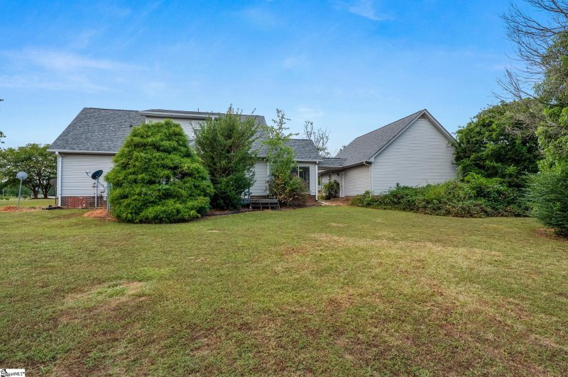 Property image 5 of 110 Peartree Lane in Homestead Estates, Anderson, SC 29625