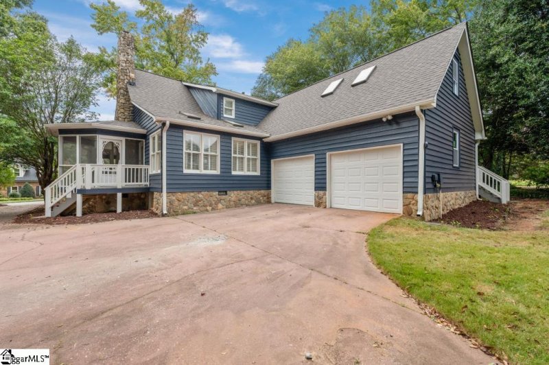 Property image 3 of 118 Nightingale Lane in Forrester Woods, Greenville, SC 29607