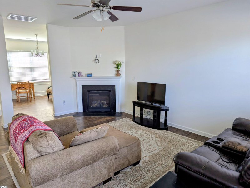 Property image 2 of 1106 Downing Bluff Drive in Howards Park, Simpsonville, SC 29681