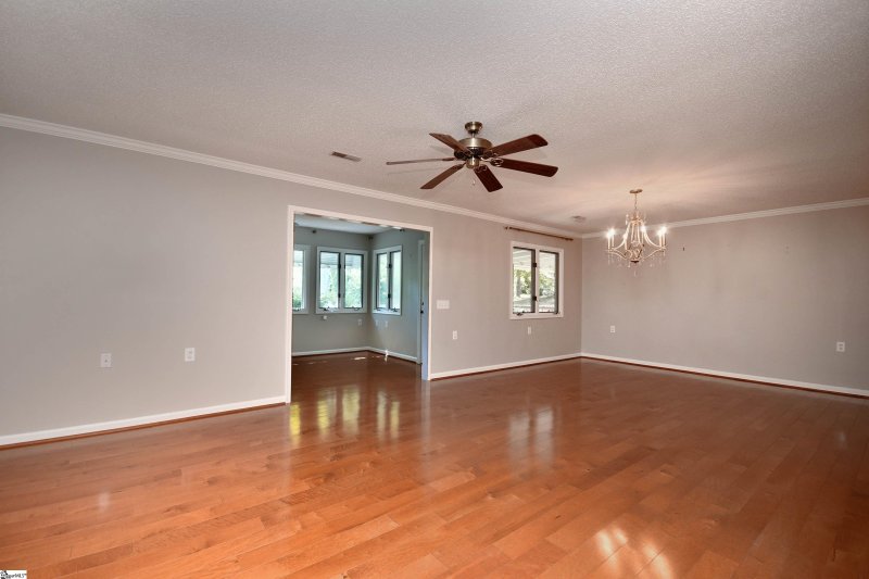 Property image 3 of 19 Woodtrace Circle in Rolling Green Village, Greenville, SC 29615