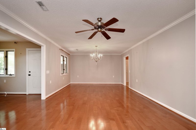Property image 4 of 19 Woodtrace Circle in Rolling Green Village, Greenville, SC 29615
