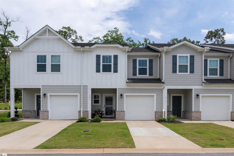 Property image 2 of 907 Yarn Way in City Station Townes, Greer, SC 29651