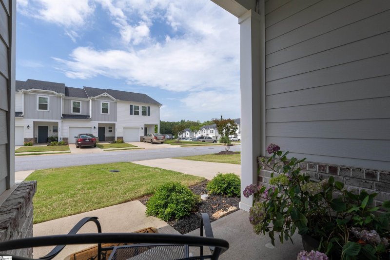 Property image 3 of 907 Yarn Way in City Station Townes, Greer, SC 29651