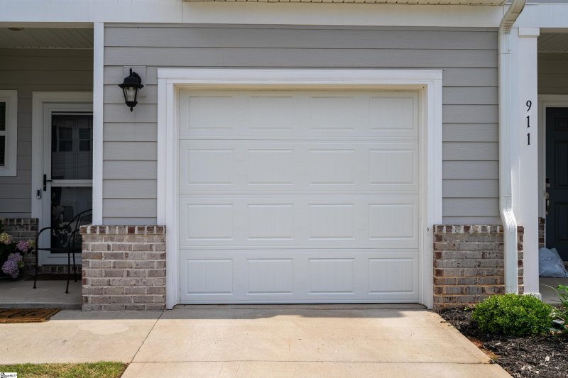 Property image 4 of 907 Yarn Way in City Station Townes, Greer, SC 29651