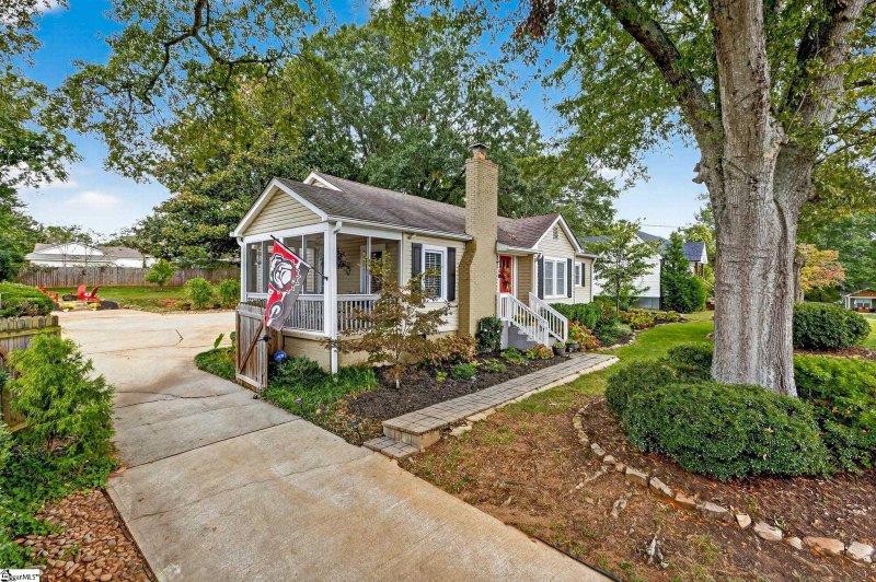 Property image 4 of 9 Virnelle Street in Nicholtown, Greenville, SC 29607