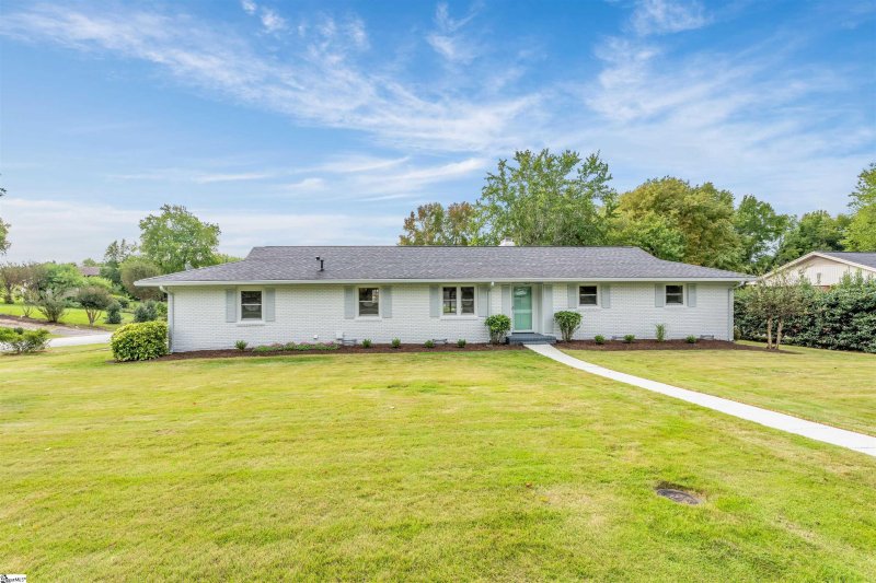 Wade Hampton Gardens, Greenville Community