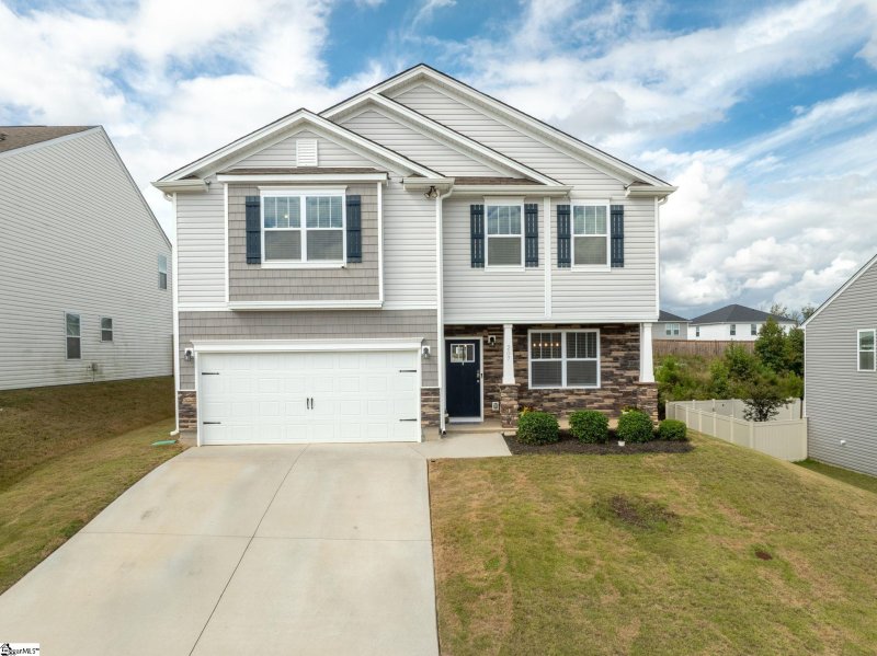 Property image 2 of 207 Rockway Road in Hartridge Manor, Simpsonville, SC 29680
