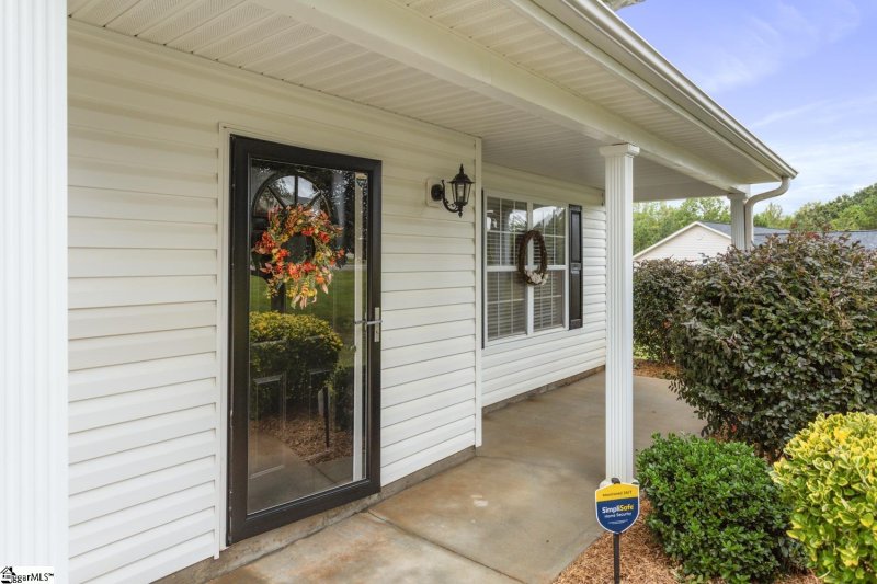 Property image 3 of 102 Lochenshire Place in Crestland, Belton, SC 29627