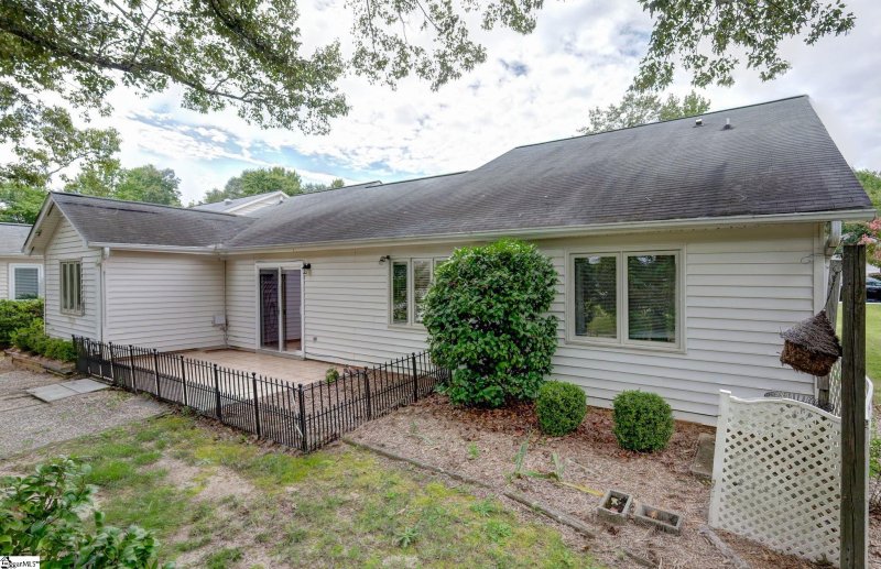 Property image 2 of 208 Creek Forest Drive in Rolling Green Village, Greenville, SC 29615-5302