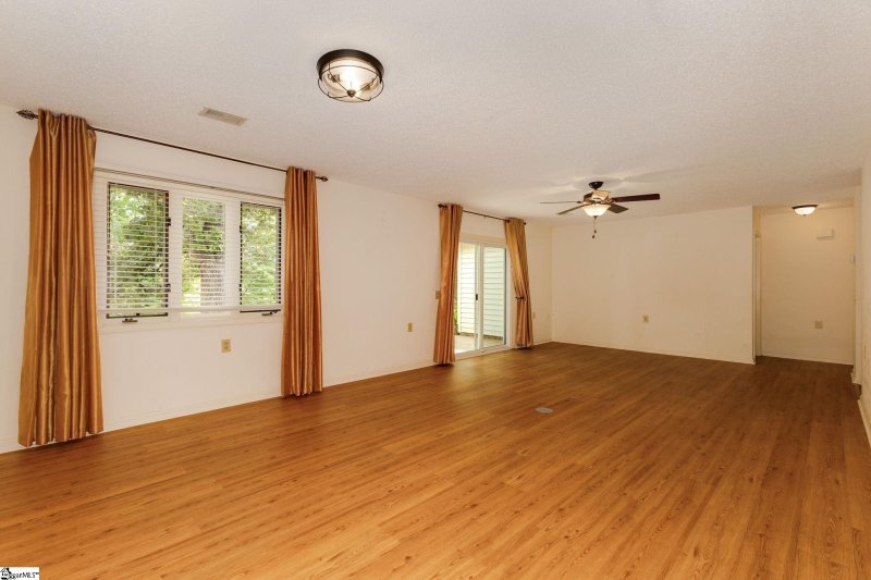 Property image 3 of 208 Creek Forest Drive in Rolling Green Village, Greenville, SC 29615-5302