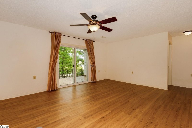 Property image 4 of 208 Creek Forest Drive in Rolling Green Village, Greenville, SC 29615-5302