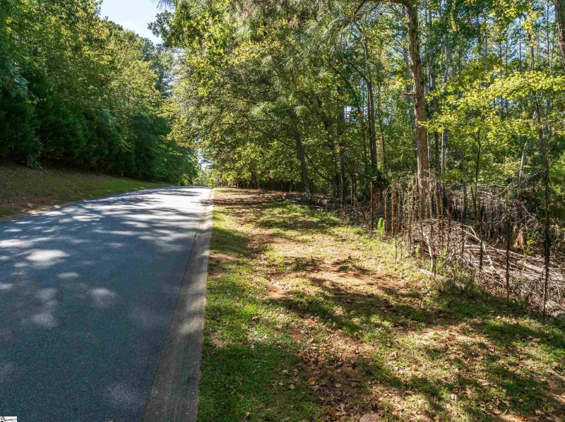 Property image 2 of 303 Carolina Club Drive in Carolina Country Club, Spartanburg, SC 29306