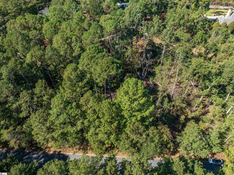 Property image 4 of 303 Carolina Club Drive in Carolina Country Club, Spartanburg, SC 29306