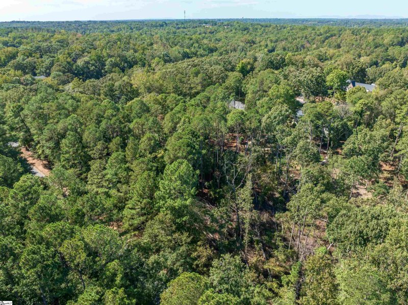 Property image 5 of 303 Carolina Club Drive in Carolina Country Club, Spartanburg, SC 29306