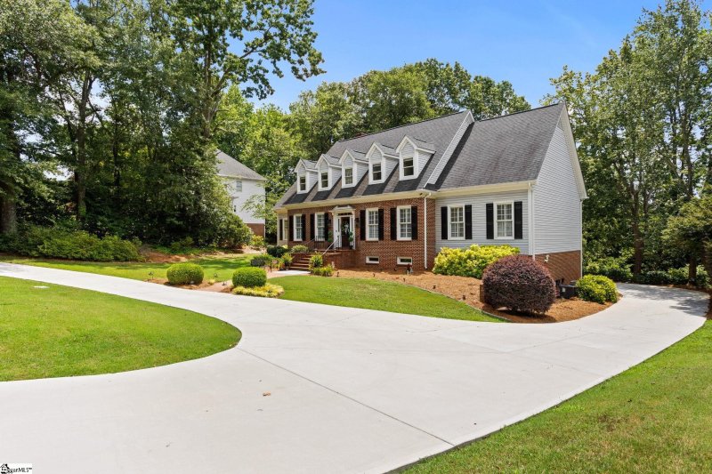 Property image 2 of 104 Lady Banks Lane in Thornblade, Greer, SC 29650