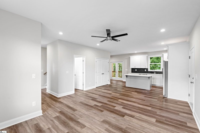 Property image 2 of 709 Rockcliff Street in Brook Ridge Hills, Greenville, SC 29617