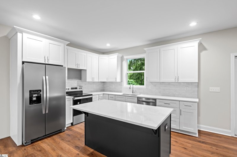 Property image 2 of 711 Rockcliff Street in Brook Ridge Hills, Greenville, SC 29617