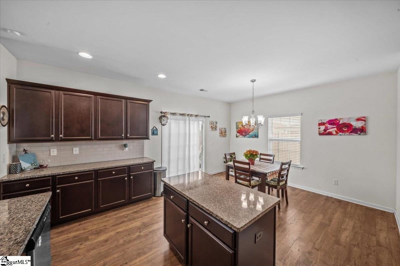 Property image 2 of 424 All Seasons Drive in Clairmont Estates, Boiling Springs, SC 29316