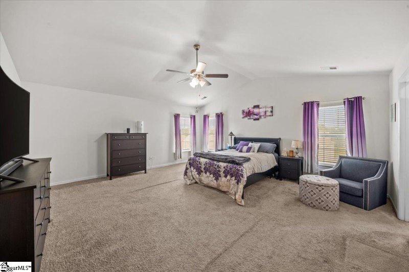 Property image 4 of 424 All Seasons Drive in Clairmont Estates, Boiling Springs, SC 29316