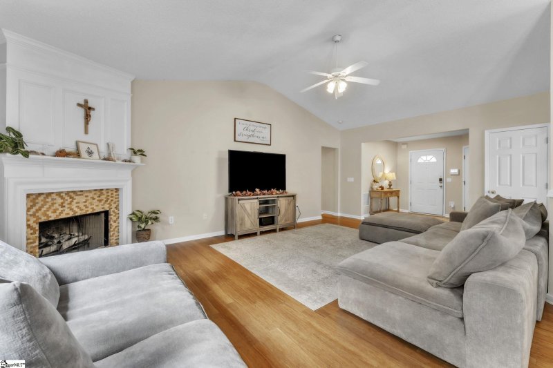 Property image 2 of 8 Ventana Court in Sparrows Point, Simpsonville, SC 29681