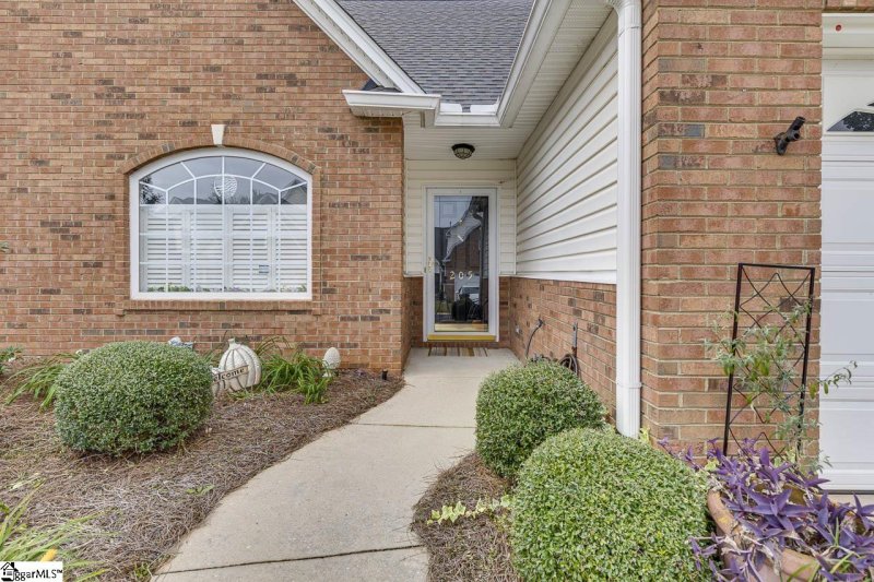 Property image 2 of 205 Chadwyck Court in Ivybrooke, Greenville, SC 29615