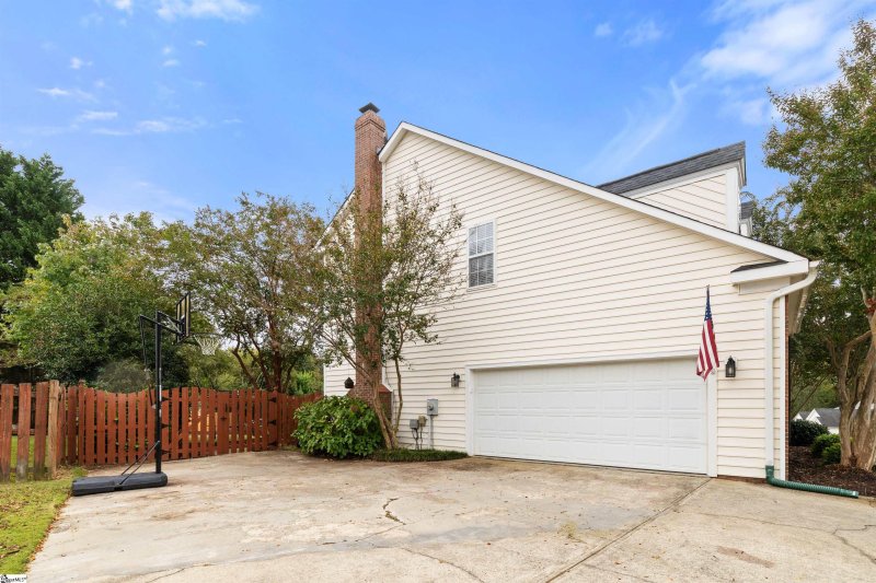 Property image 3 of 25 Willow Oak Court in Roper Meadow, Simpsonville, SC 29681